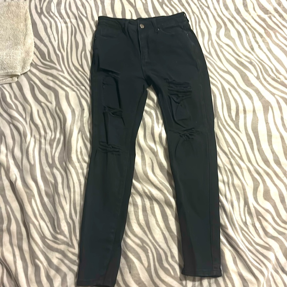 Black ripped skinny jeans